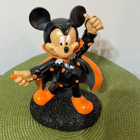 Disney Mickey Mouse Dracula Halloween Figure NWT - Picture 6 of 11